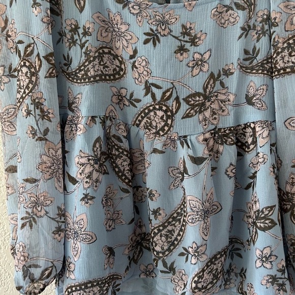 American eagle paisly floral fluttered sleeve blouse Womens size small - Picture 4 of 14